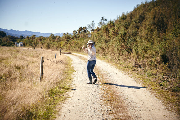 <p>Show custom content to provide an overview of the image and heading</p>